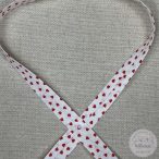 Fehér alapon piros szívecskék (1087)