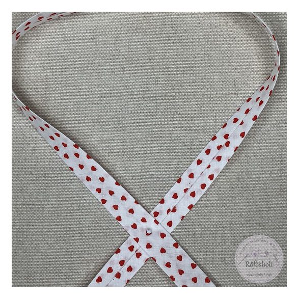 Fehér alapon piros szívecskék (1087)