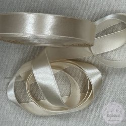 20 mm szatén szalag: világos drapp