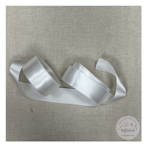 30 mm szatén szalag: eckrü
