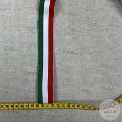 Nemzeti színű szalag: 30 mm széles