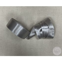 38 mm szatén szalag: ezüst vagy szürke