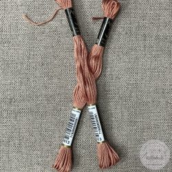 Anchor osztott hímzőfonal: 1013, fáradt pasztell lila