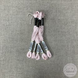 Anchor osztott hímzőfonal: 1026, halvány eper