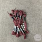 Anchor osztott hímzőfonal: 1027, sötét mályva