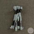 Anchor osztott hímzőfonal: 1037, nagyon halvány vízkék