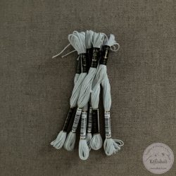 Anchor osztott hímzőfonal: 1037, nagyon halvány vízkék