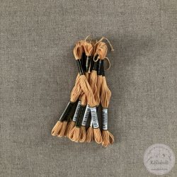 Anchor osztott hímzőfonal: 1047, fazekas barna