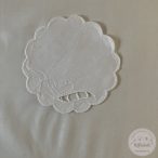 Ízléses, pici, önmagában hímzett