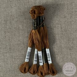 Anchor osztott hímzőfonal: 309, erősebb fonott barna