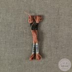   Anchor osztott hímzőfonal: 337, erősebben elfáradt narancs