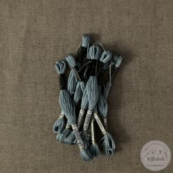 Anchor osztott hímzőfonal: 343, tompa, szürkés kék