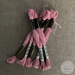 Anchor osztott hímzőfonal:  75, fényesebb piszkos rózsa