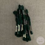 Anchor osztott hímzőfonal: 879, sötét erdő zöld