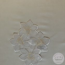 Harangvirágok fehér keretben