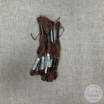 Anchor osztott hímzőfonal: 936, maci barna