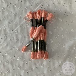 Anchor osztott hímzőfonal:  8, puha sárgabarack szín