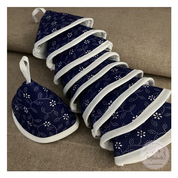 Kékfestő jellegű anyagból varrt edényfül fogó