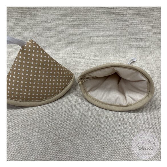 Edényfogó fül: barna pöttyös