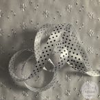 Fehér alapon fekete pöttyök