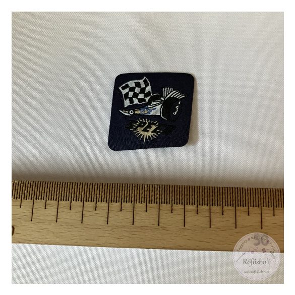 Fekete alapon kockás zászló, rombusz alakú, 4cm (FVF42)