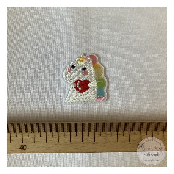 Unikornis szívecskével, 4,5x5 cm (FVF43)