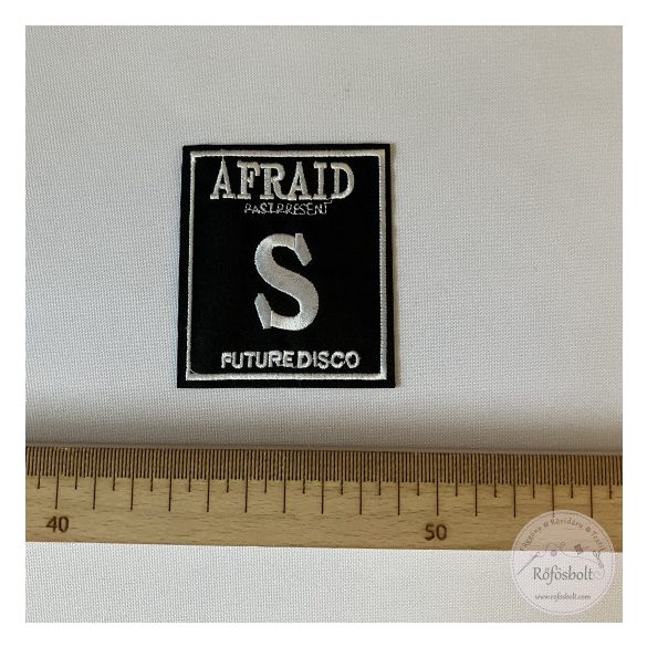 Fekete alapon fehér hímzés, 6,5x8 cm (FVF5)