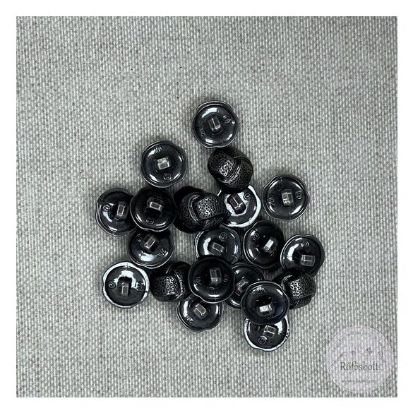 Alulhurkolt, fonott hatású, sötét ezüst gomb (g115)