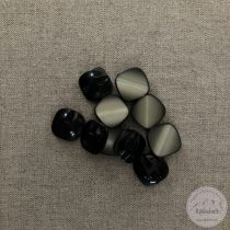 Alul hurkolt, fekete hát, színe szürke, csíkos (g15)