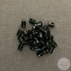 Alul hurkolt, színe homorú, csillogó zöldek (g16)