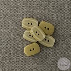 Két lyukú, okker, téglalap alakú, desinger gomb (g31)