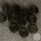 Két lyukú, óarany színén bemélyed