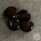 Alul hurkolt, fényes, barna