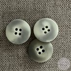 Négy lyukú, márványos