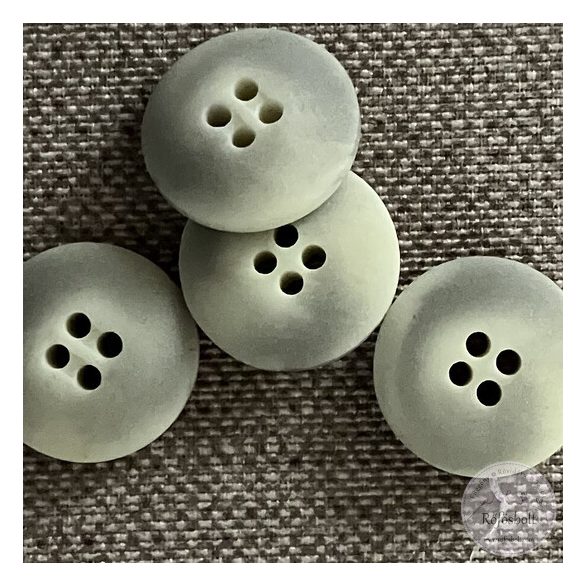 Négy lyukú, márványos