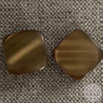 Alul hurkolt, csillogó, aranyos barna csíkos hatással