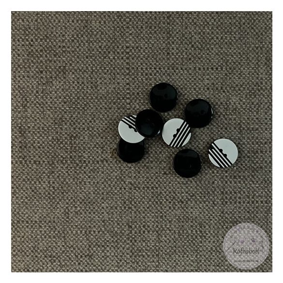 Fekete hátú, fehér, fekete csíkokkal a színén