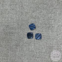 Szürke, sréhen bemélyedések