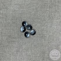 Alul hurkolt, ékszergomb díszes széllel