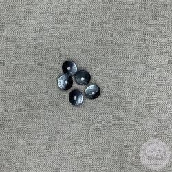 Alul hurkolt, ékszergomb díszes széllel