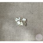 Két lyukú, átlátszó-fehér