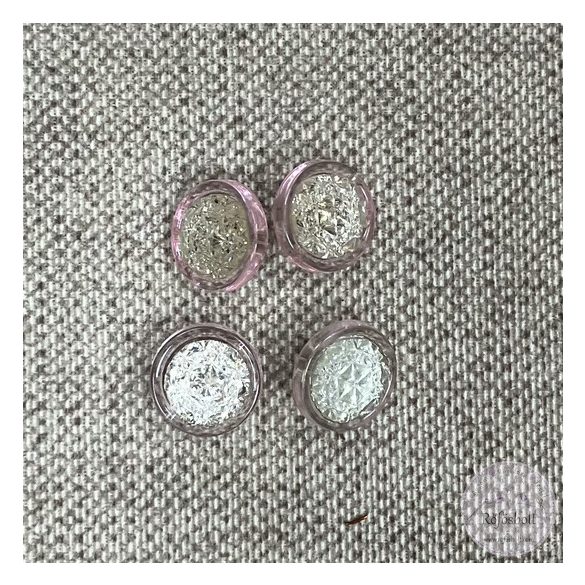 Halvány rózsaszín peremű, "gyémánt" belsejű