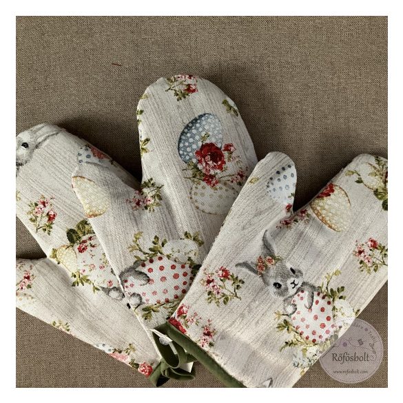 Nyuszi ül a kesztyűn