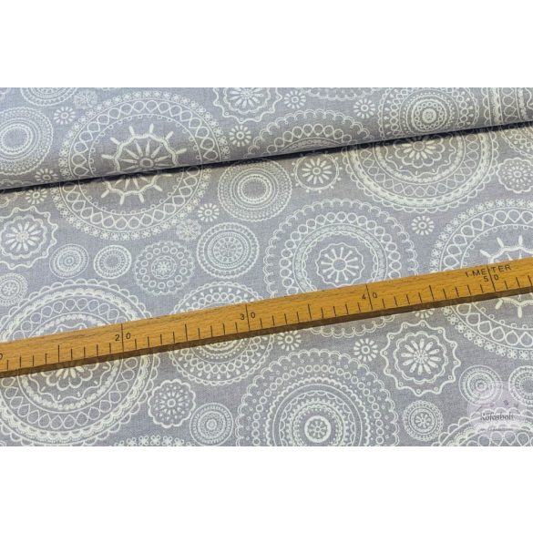 Szürke alapon fehér mandalás dekortextil (ME3832)