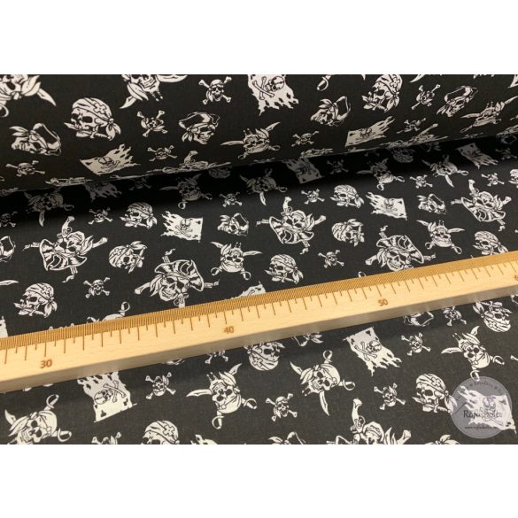 Fekete alapon félelmetes kalóz fejek, kalóz zászló, 160 cm széles (ME4268)