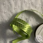 Neonzöld alapon apró, fekete pöttyök