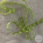 Zöld organza alapon fehér virág fejek