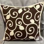 Sötétbarna alapon nyers színű inda fut (pp48)