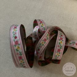 Apró rózsaszín-sárga virágok