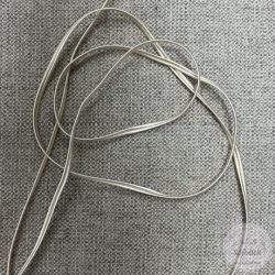 Sujtás: halvány drapp